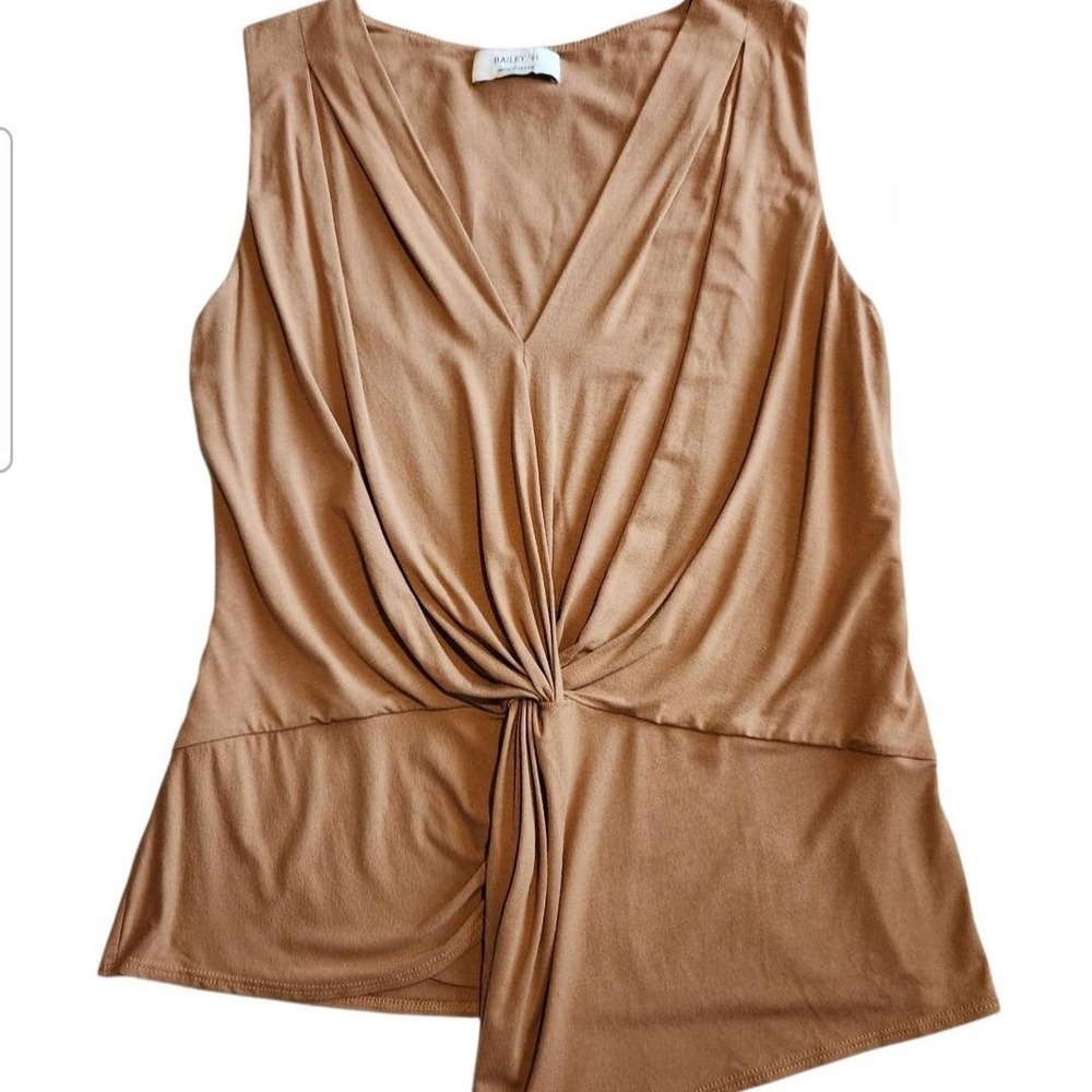 Minimalist Luxury Stunning Bailey 44 Amber top twist-front deep V-neckline